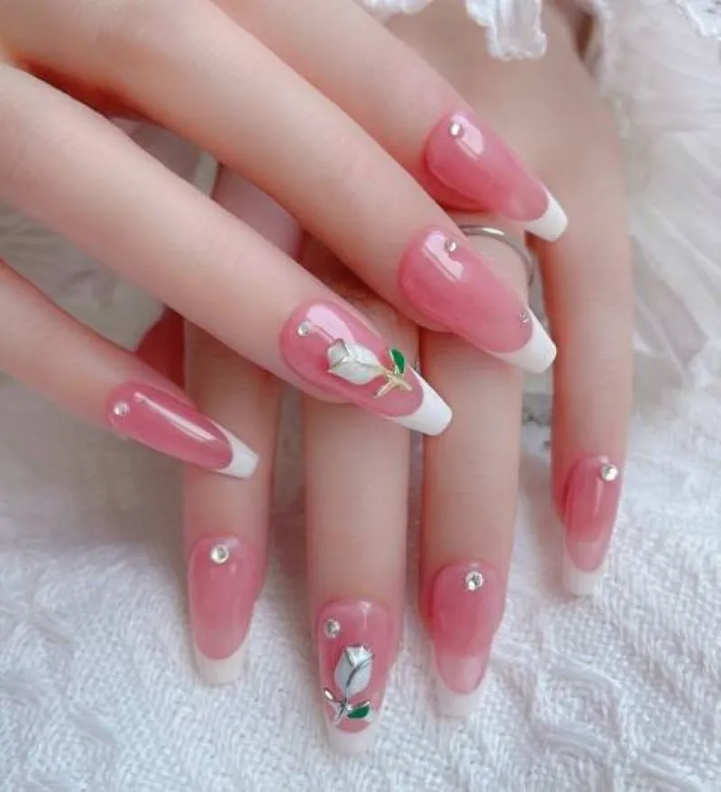 Mẫu nail hoa tulip vẻ đẹp tinh khôi