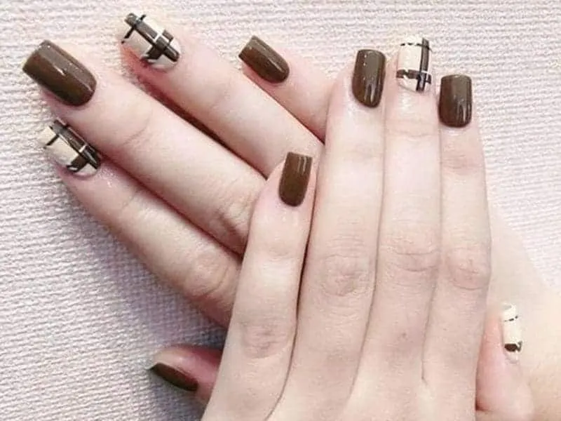 Mẫu nail màu nâu đơn giản- sự lựa chọn cho cô nàng thanh lịch