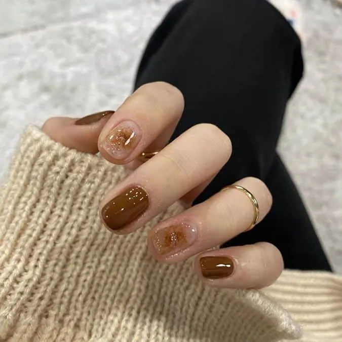 Mẫu nail màu nâu đơn giản- sự lựa chọn cho cô nàng thanh lịch