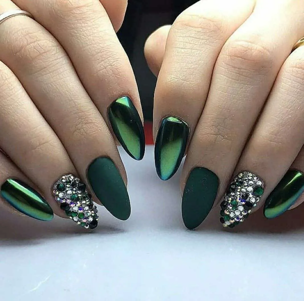 Mẫu nail xanh lá cho ngày hè từ dịu dàng đến cá tính