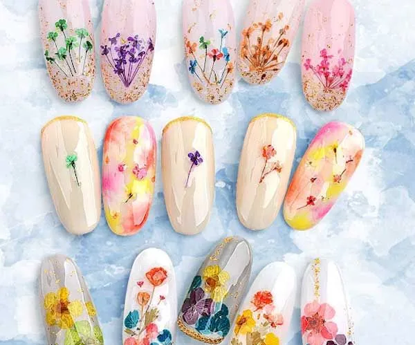 Nail ẩn hoa khô là gì? Các loại hoa khô nào phổ biến cho nail art?