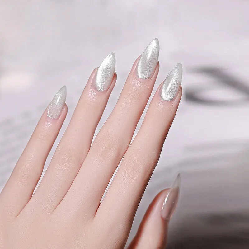 Nail màu bạc khúc biến tấu bất tận