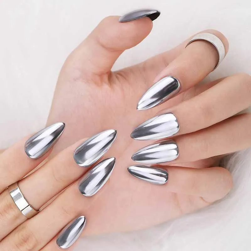 Nail màu bạc khúc biến tấu bất tận