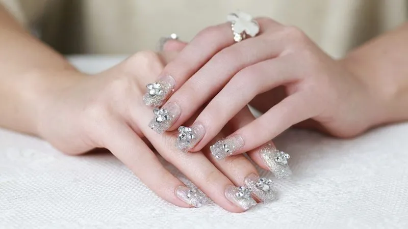 Nail màu bạc khúc biến tấu bất tận