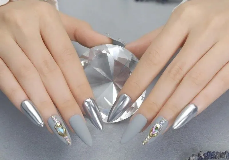 Nail màu bạc khúc biến tấu bất tận