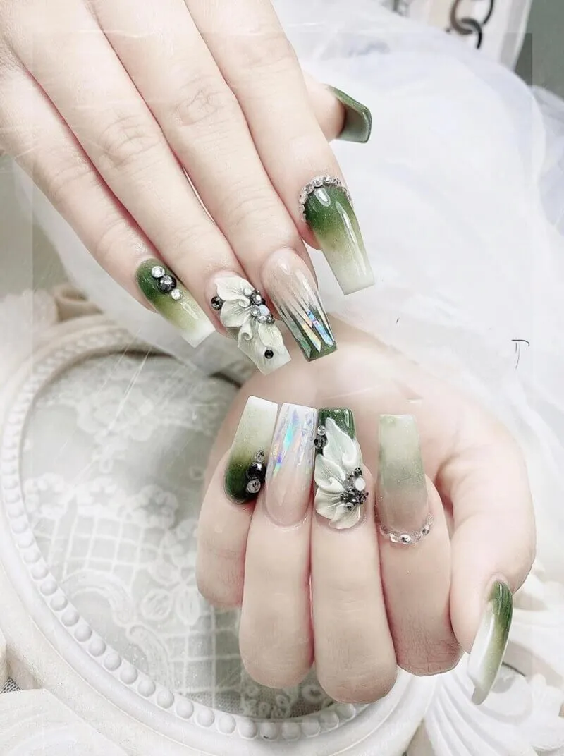 Nail màu xanh ngọc: xu hướng màu nail không thể bỏ qua