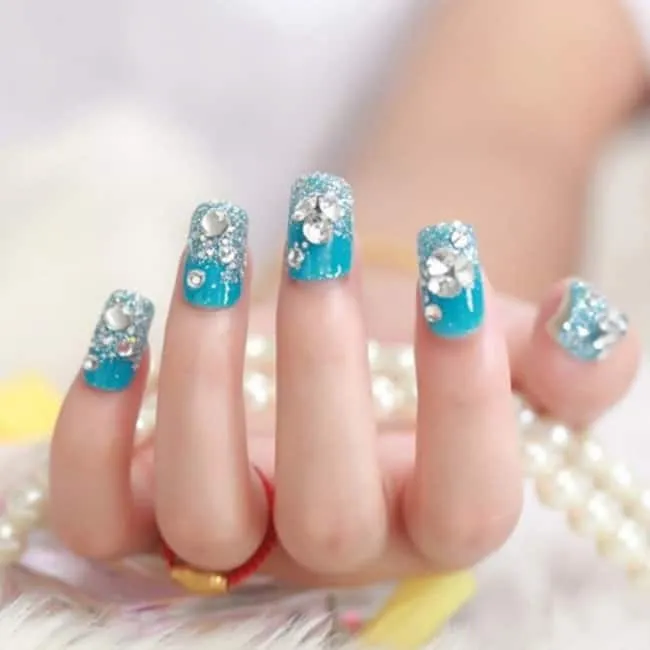 Nail màu xanh ngọc: xu hướng màu nail không thể bỏ qua