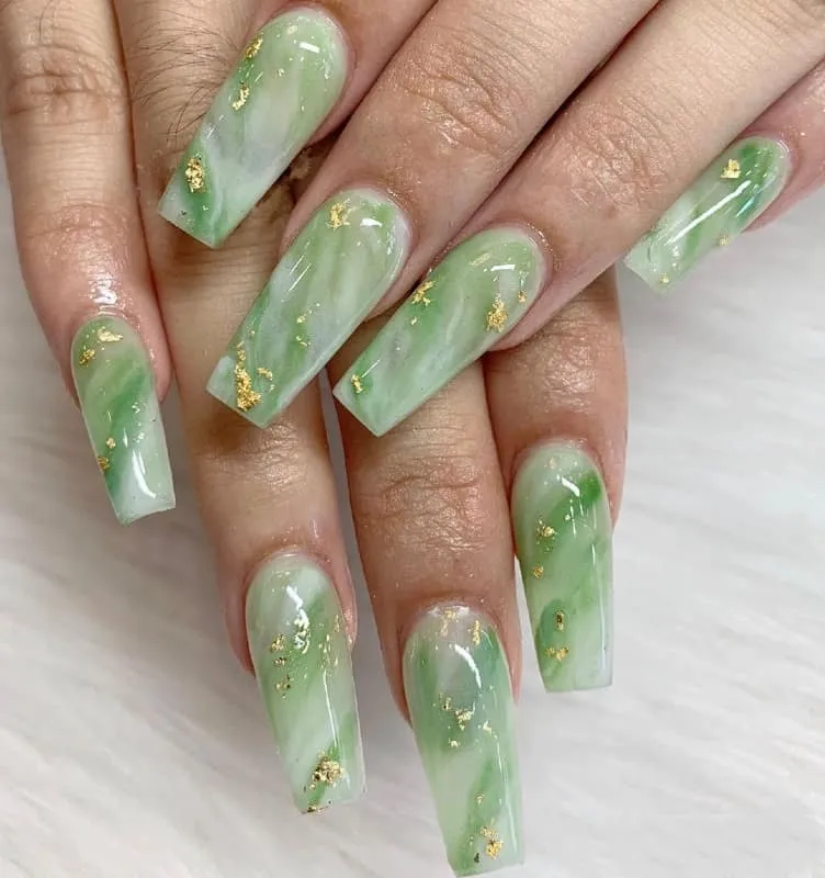 Nail màu xanh ngọc: xu hướng màu nail không thể bỏ qua