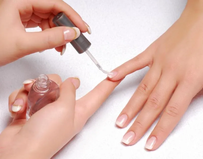 Sơn kiềm dầu nail là gì? Khi nào nên sử dụng sơn kiềm dầu nail?