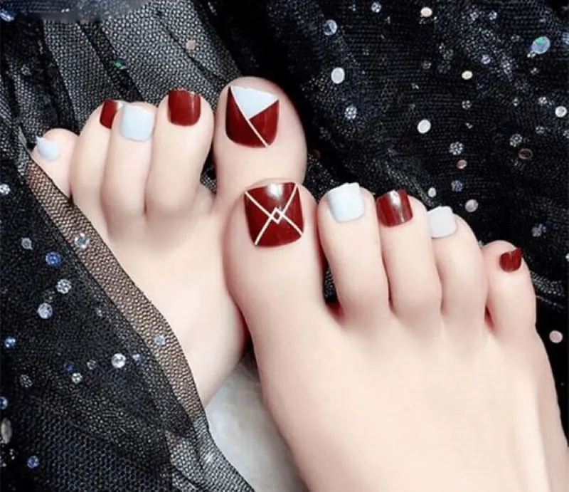 Tỏa sáng với 10+ mẫu nail Tết chân