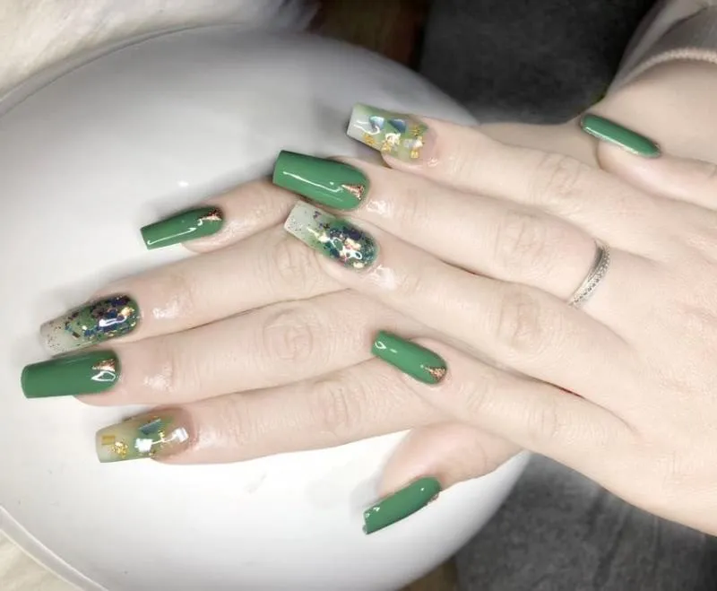 Tổng hợp các mẫu nail màu xanh lá cực hút mắt thêm sành điệu