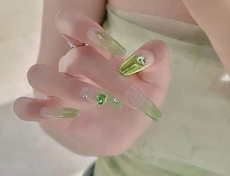 Tổng hợp các mẫu nail màu xanh lá cực hút mắt thêm sành điệu