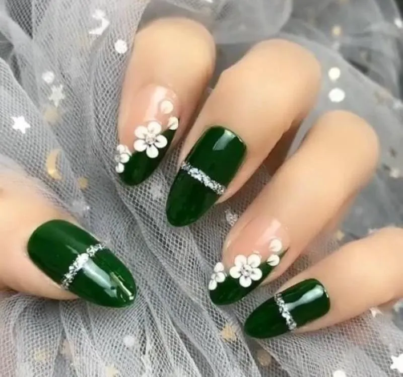 Tổng hợp các mẫu nail màu xanh lá cực hút mắt thêm sành điệu