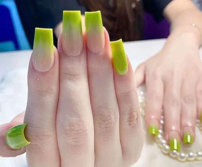 Tổng hợp các mẫu nail màu xanh lá cực hút mắt thêm sành điệu