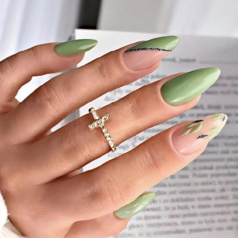 Tổng hợp các mẫu nail màu xanh lá cực hút mắt thêm sành điệu