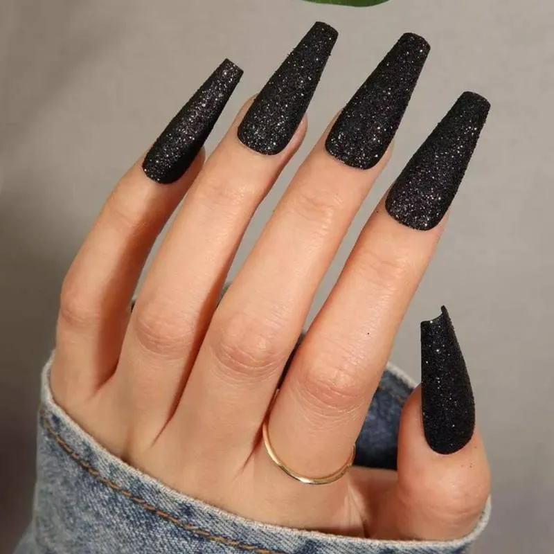 Top 20 mẫu nail màu đen sang chảnh được phái đẹp ưa chuộng nhất