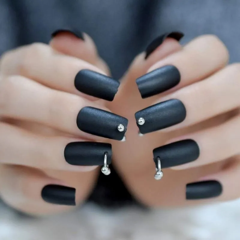 Top 20 mẫu nail màu đen sang chảnh được phái đẹp ưa chuộng nhất