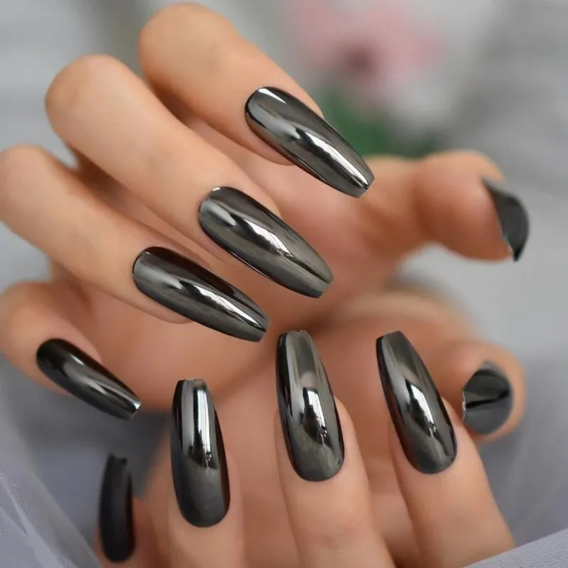 Top 20 mẫu nail màu đen sang chảnh được phái đẹp ưa chuộng nhất