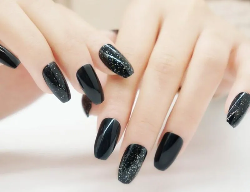 Top 20 mẫu nail màu đen sang chảnh được phái đẹp ưa chuộng nhất