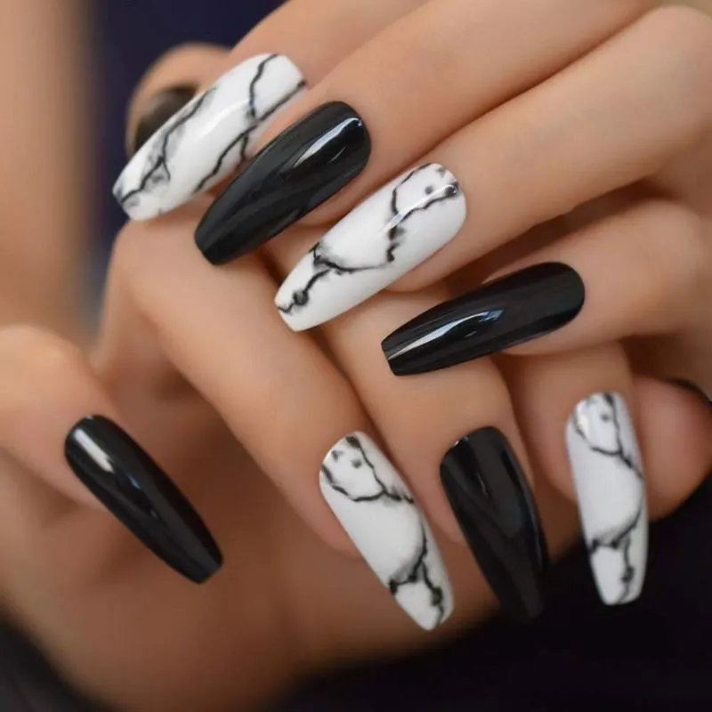 Top 20 mẫu nail màu đen sang chảnh được phái đẹp ưa chuộng nhất