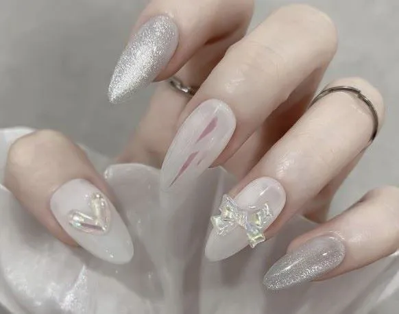 Top các màu nail mắt mèo đẹp vừa cuốn hút vừa tôn đôi tay