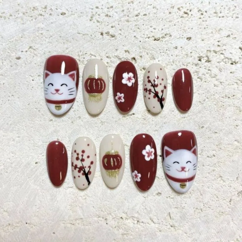 Top nail Tết con mèo may mắn đầu năm