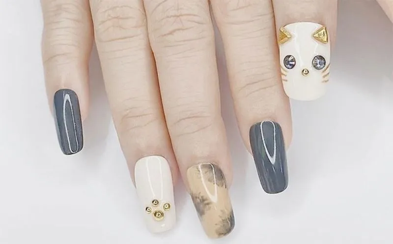 Top nail Tết con mèo may mắn đầu năm