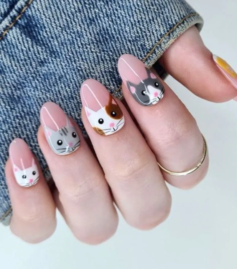 Top nail Tết con mèo may mắn đầu năm