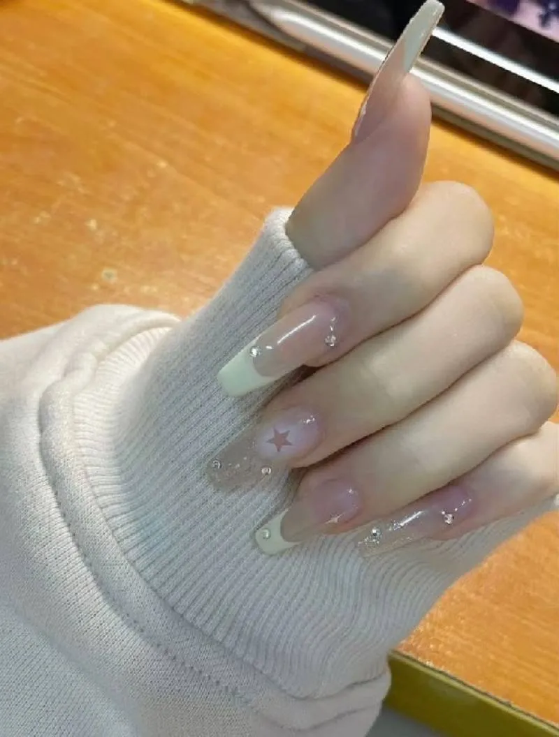 Top những mẫu nail chụp ảnh cưới cực dịu và ấn tượng cho nàng thêm điểm nhấ