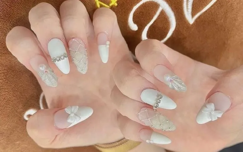 Top những mẫu nail chụp ảnh cưới cực dịu và ấn tượng cho nàng thêm điểm nhấ