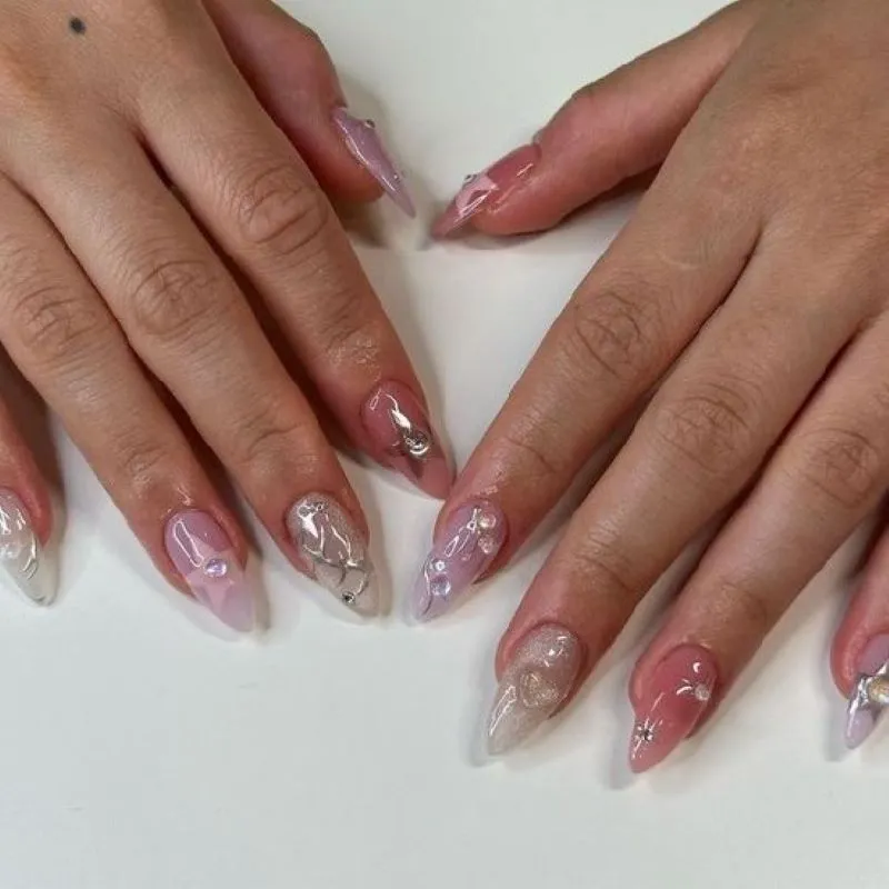 Top những mẫu nail chụp ảnh cưới cực dịu và ấn tượng cho nàng thêm điểm nhấ