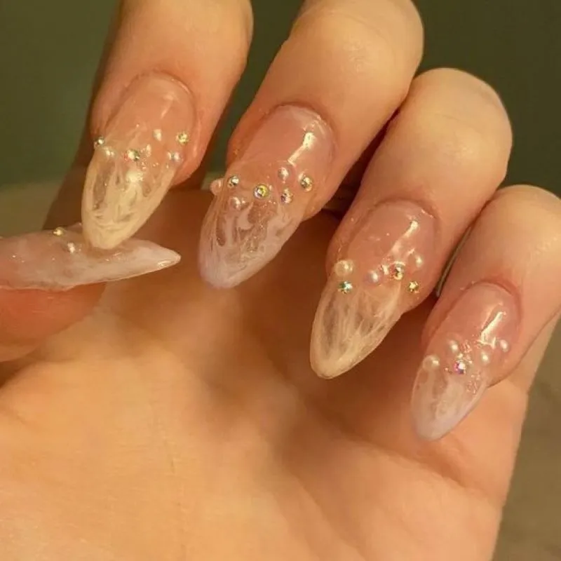 Top những mẫu nail chụp ảnh cưới cực dịu và ấn tượng cho nàng thêm điểm nhấ