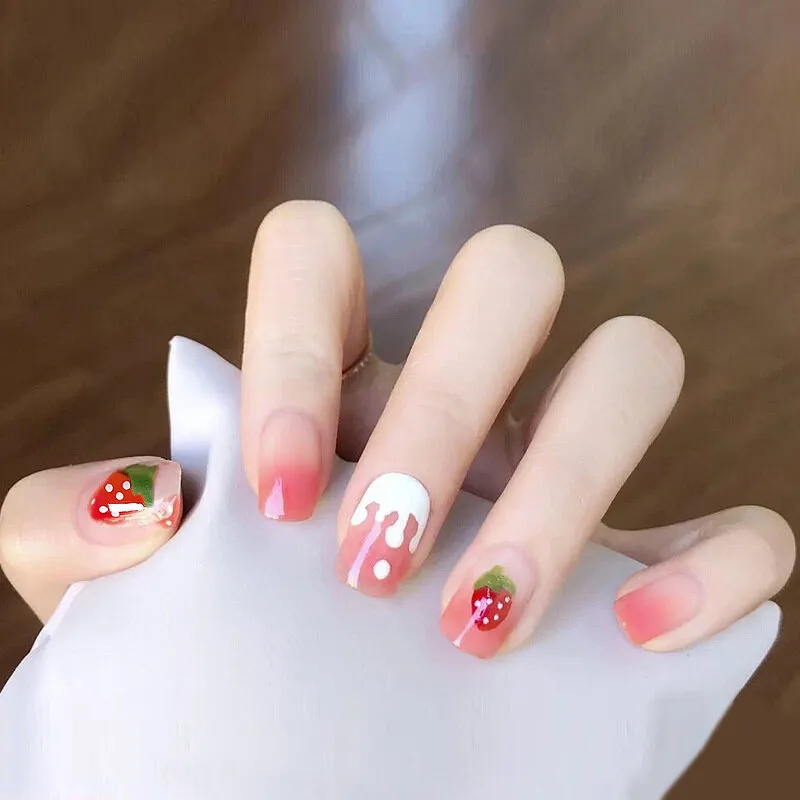 Trọn bộ nail dâu tây quyến rũ mọi ánh nhìn