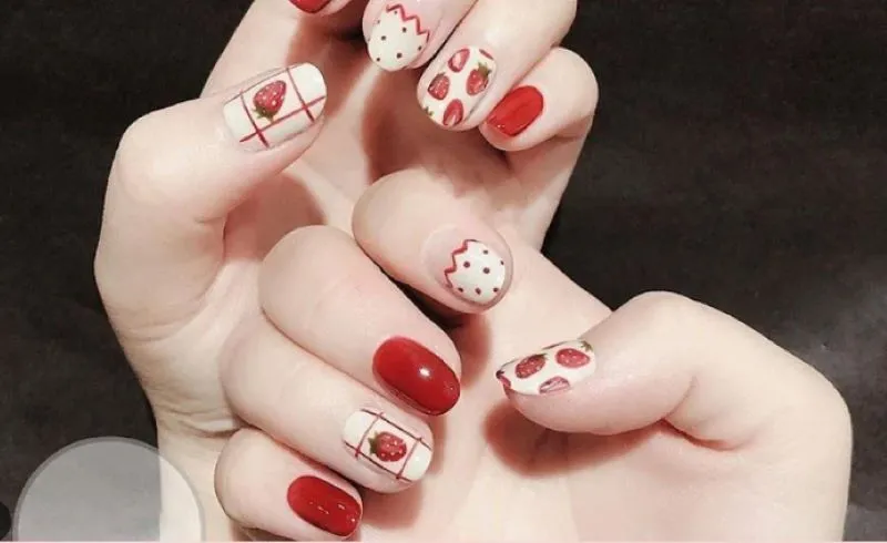 Trọn bộ nail dâu tây quyến rũ mọi ánh nhìn