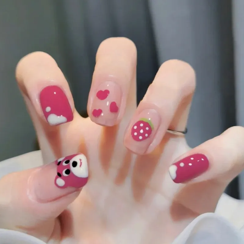 Trọn bộ nail dâu tây quyến rũ mọi ánh nhìn