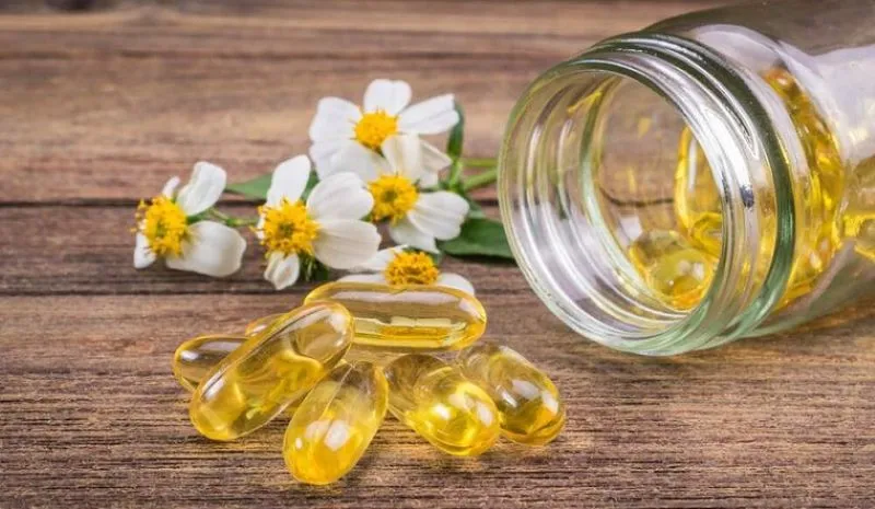 Vitamin E bôi mặt có tác dụng gì? Bí quyết dưỡng da “căng bóng” với vitamin E