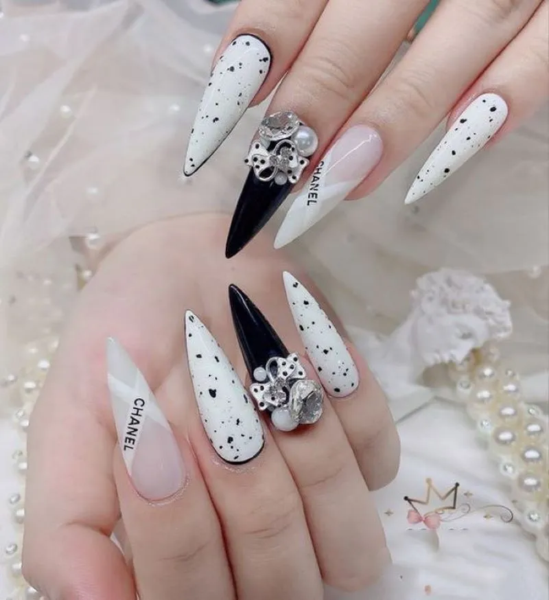 Ý tưởng tạo mẫu nail đen trắng độc đáo: Tạo sức hút mạnh mẽ với mọi người