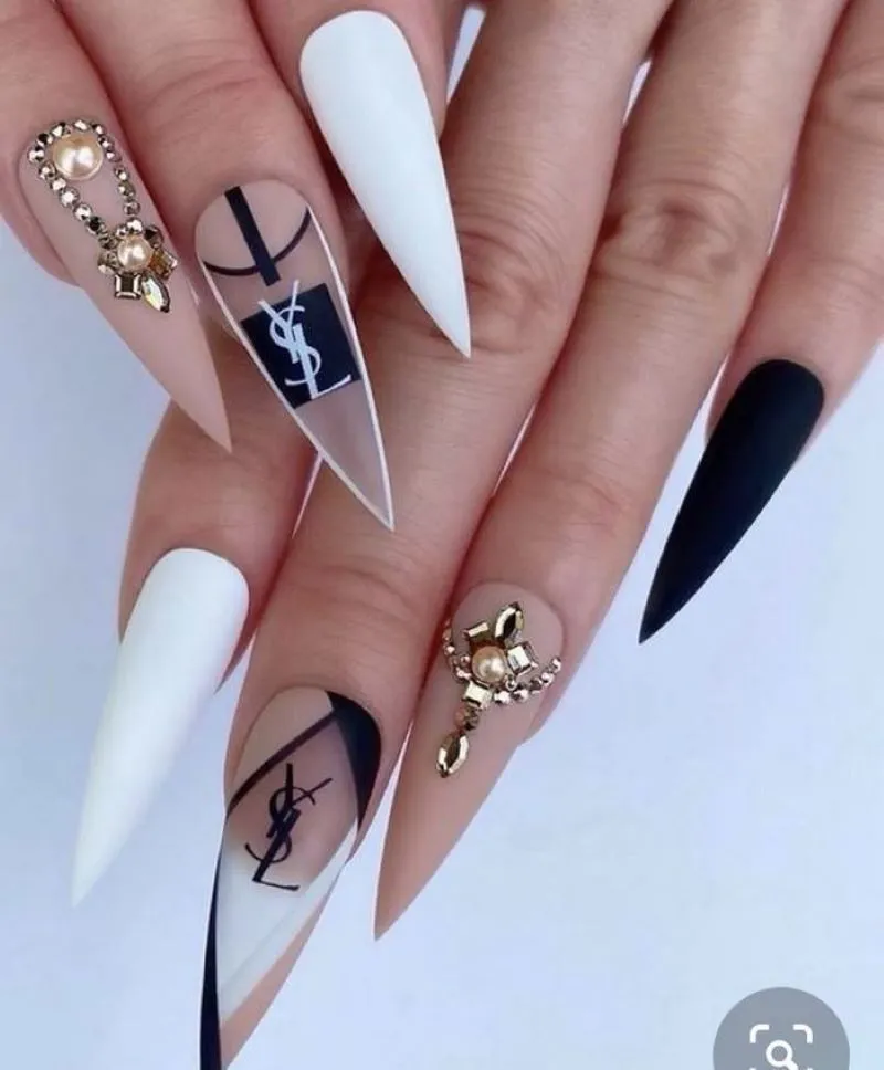 Ý tưởng tạo mẫu nail đen trắng độc đáo: Tạo sức hút mạnh mẽ với mọi người