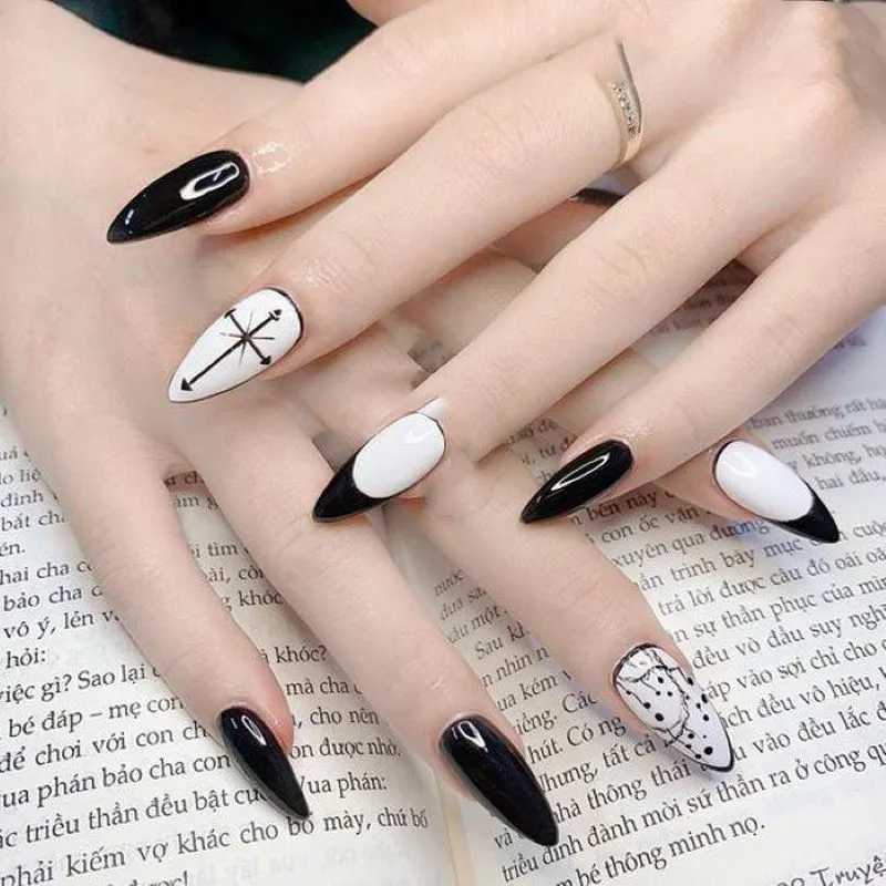 Ý tưởng tạo mẫu nail đen trắng độc đáo: Tạo sức hút mạnh mẽ với mọi người