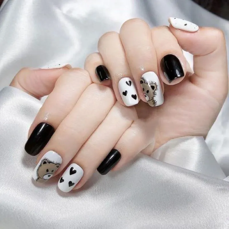 Ý tưởng tạo mẫu nail đen trắng độc đáo: Tạo sức hút mạnh mẽ với mọi người